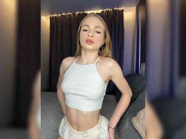 Pussyya's sex show image