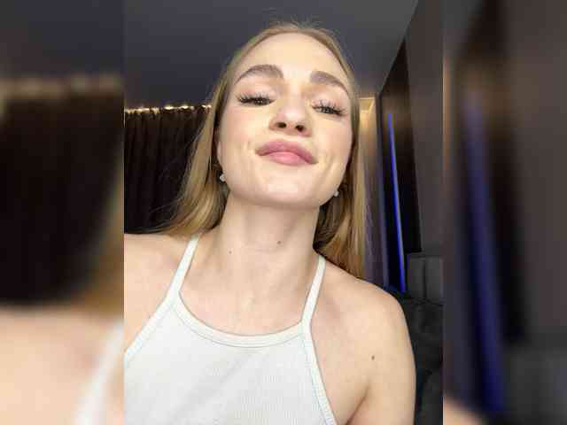 Pussyya's sex show image