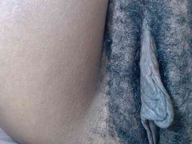 Skinybitchx's sex show image