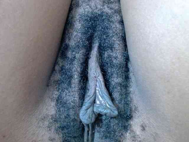 Skinybitchx's sex show image