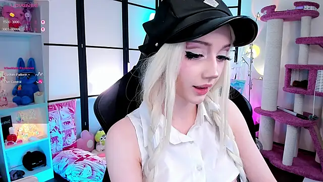 MilkyCute's sex show image