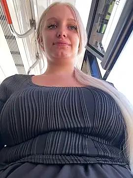 Milkyy_wway's sex show image