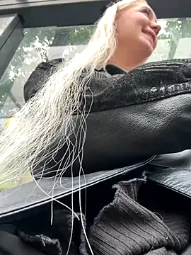 Milkyy_wway's sex show image