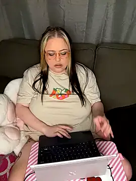 ChubbyBubs's sex show image