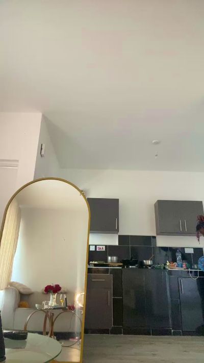 Petitebouncy's sex show image