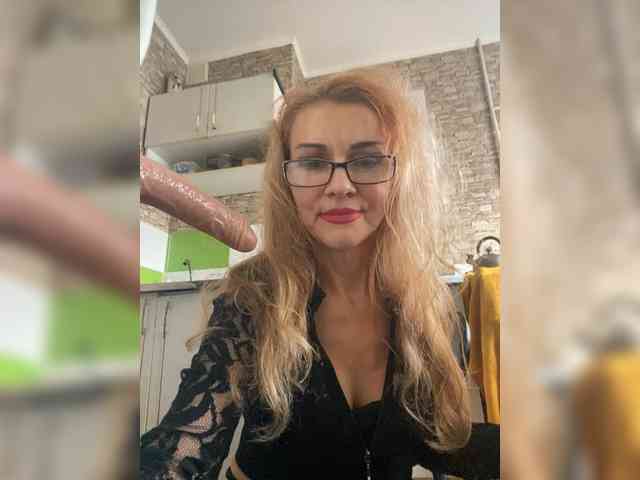 Ritia's sex show image