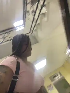 Изображение секс-шоу модели riri_brunnete