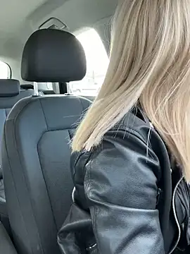 NaughtyNinky's sex show image