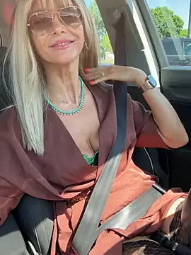 NaughtyNinky's sex show image