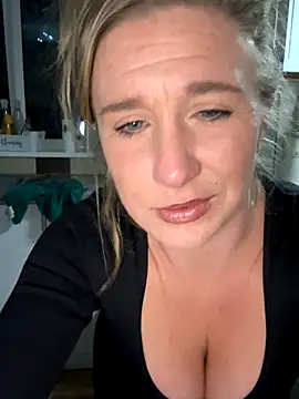 MimiMaee's sex show image