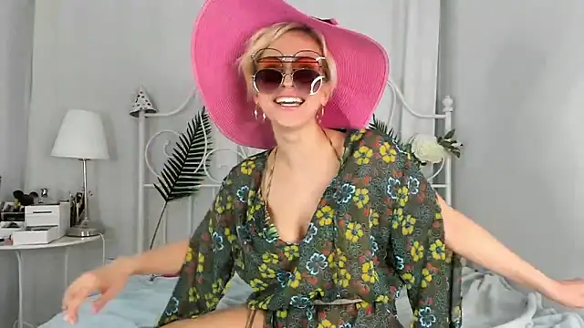 Изображение секс-шоу модели SakuFox Изображение секс-шоу модели SakuFox