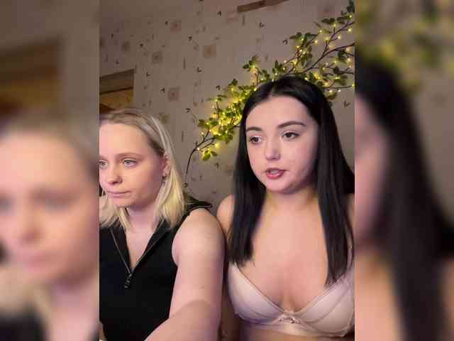BellaAndAlice's sex show image