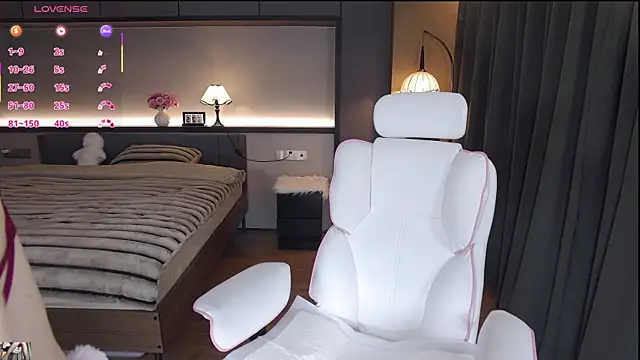 AYW-21's sex show image