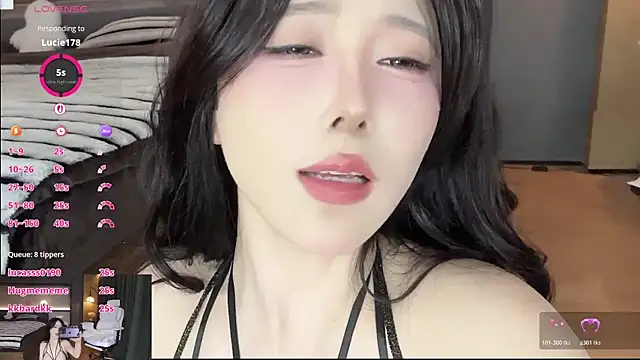 AYW-21's sex show image