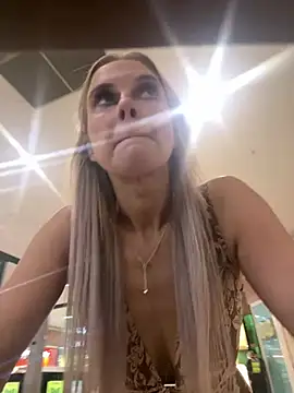 Изображение секс-шоу модели Imyourgoodgirl69xo