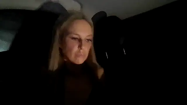 Imyourgoodgirl69xo's sex show image