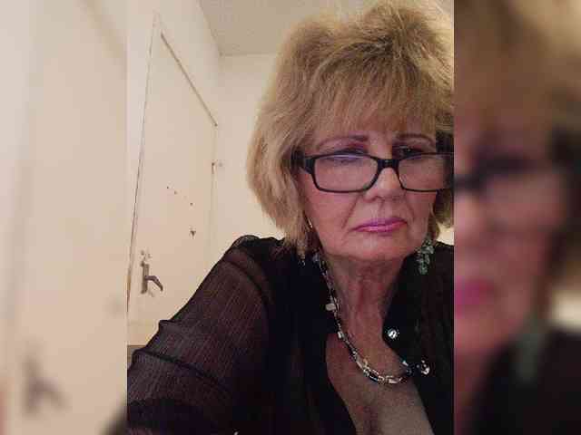 Sexshow-Bild von KASANDRABOLOSHKA Sexshow-Bild von KASANDRABOLOSHKA