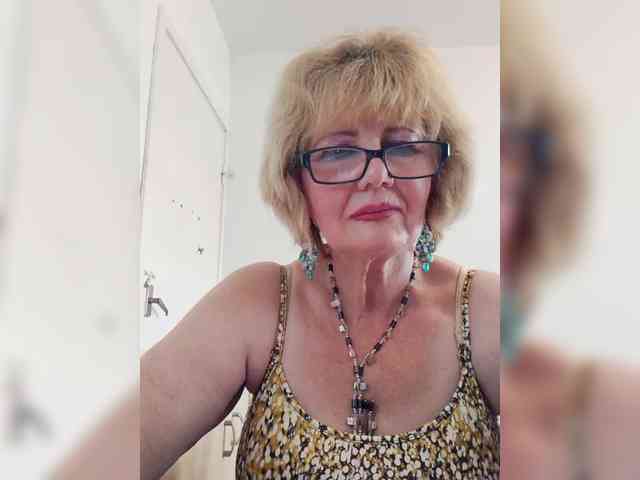 Sexshow-Bild von KASANDRABOLOSHKA Sexshow-Bild von KASANDRABOLOSHKA