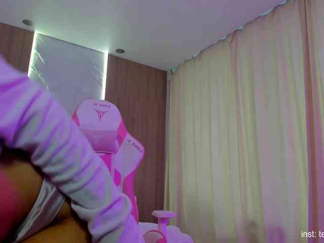 Naomimif's sex show image