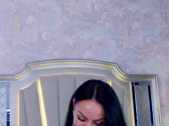 Изображение секс-шоу модели Issadorra