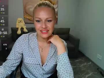 mira_whitme's sex show image