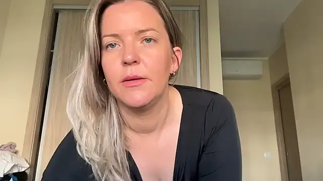 naughtyhollyxxxx's sex show image