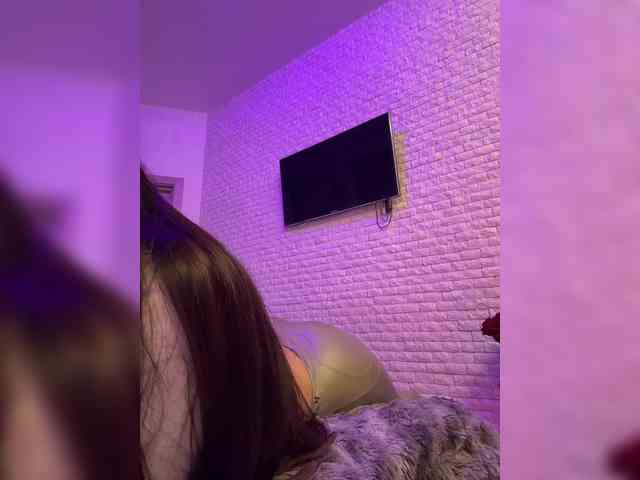 Изображение секс-шоу модели sweetkira25 Изображение секс-шоу модели sweetkira25