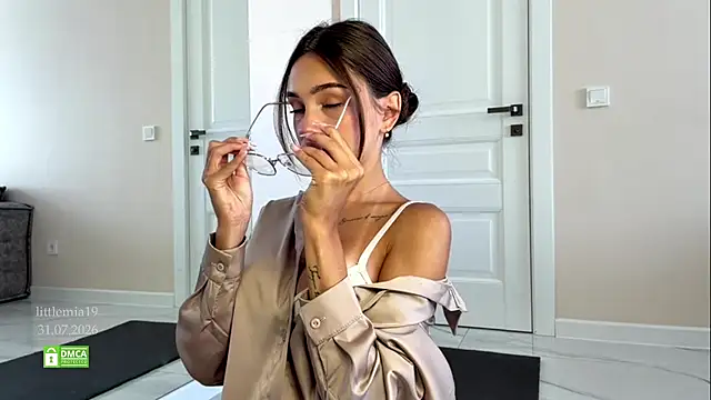 littlemia19's sex show image