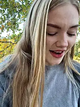 Изображение секс-шоу модели MilaMoone