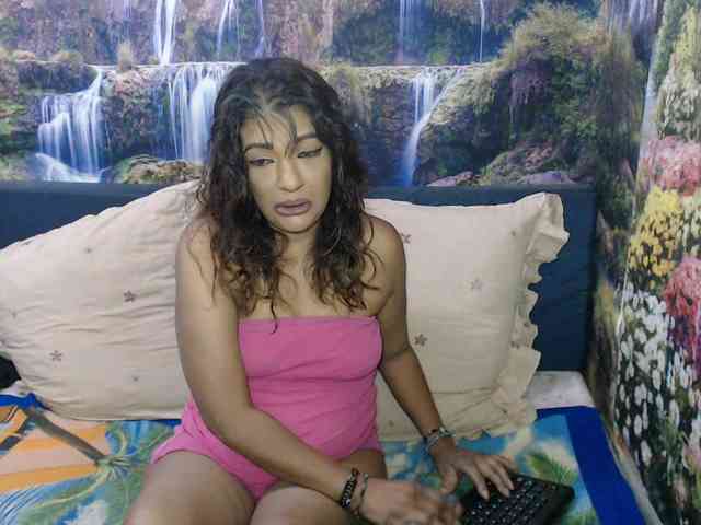 Изображение секс-шоу модели indianaqua