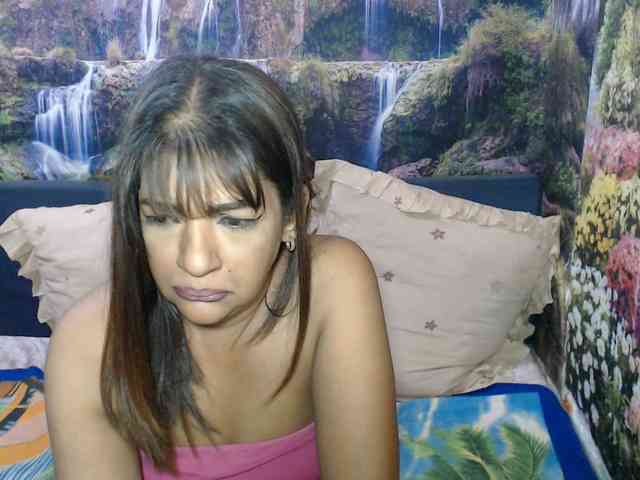 Изображение секс-шоу модели indianaqua