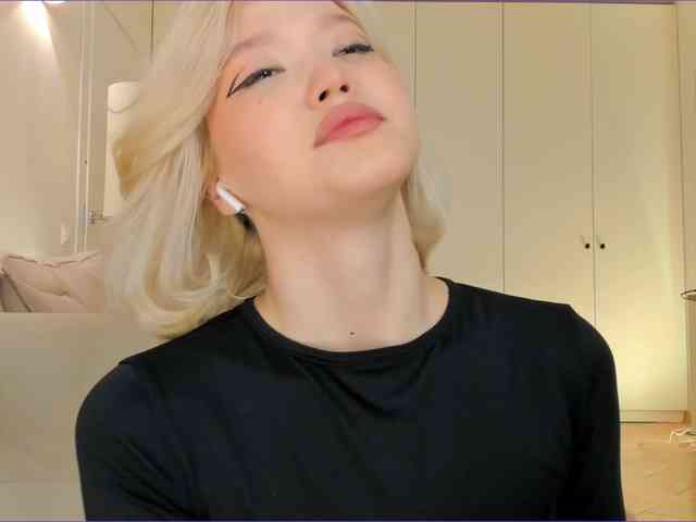 milli-sunrise's sex show image