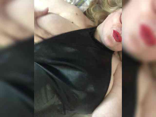 1Darina's sex show image