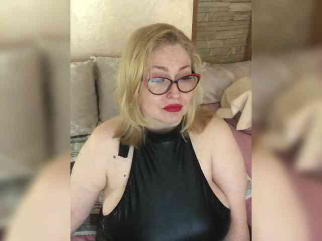 1Darina's sex show image