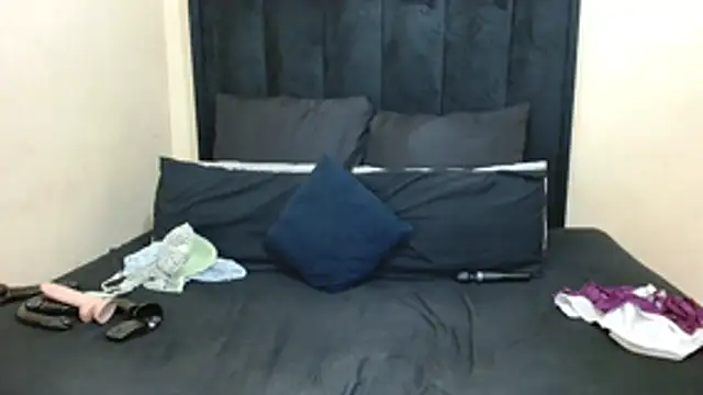 Lusty_N_Busty's sex show image