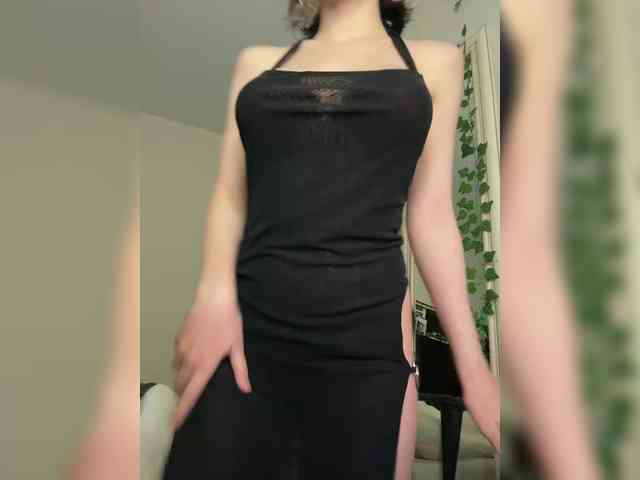 Изображение секс-шоу модели YoloLove Изображение секс-шоу модели YoloLove