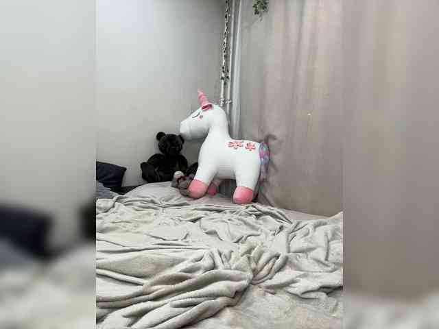 YoloLove's sex show image