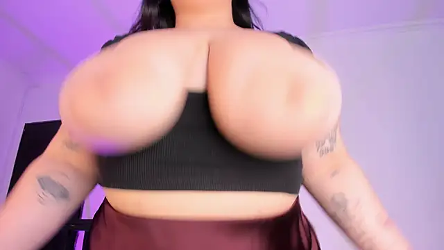 AmberiniHoffman's sex show image