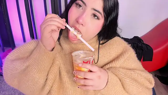 AmberiniHoffman's sex show image