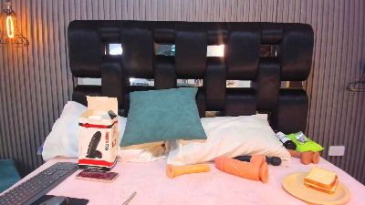 NoahBrunette1's sex show image