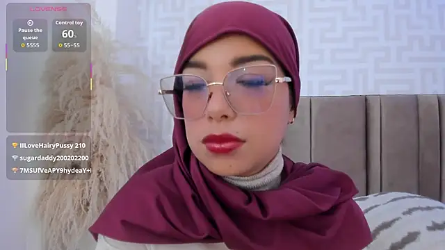 Изображение секс-шоу модели naishaa_