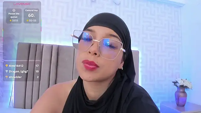 Изображение секс-шоу модели naishaa_