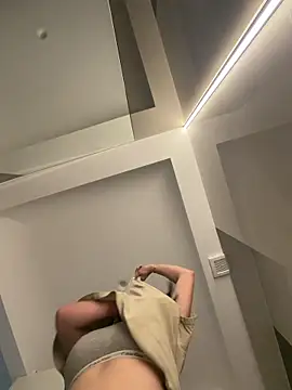 Изображение секс-шоу модели MyaSplash