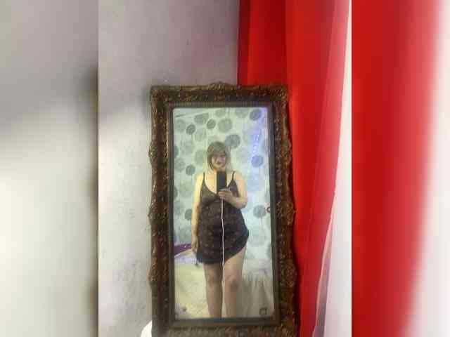 Sexshow-Bild von SVETIKBOMBOCHKA Sexshow-Bild von SVETIKBOMBOCHKA