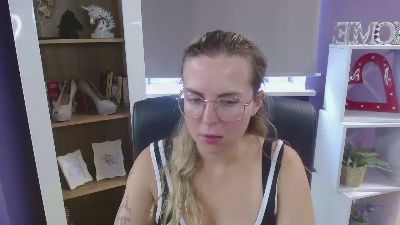 xZoey's sex show image