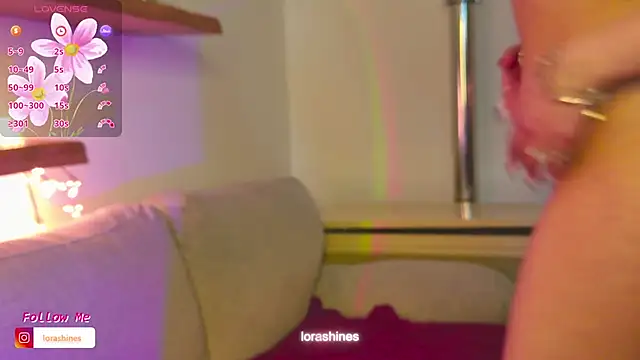 Изображение секс-шоу модели LoraShines