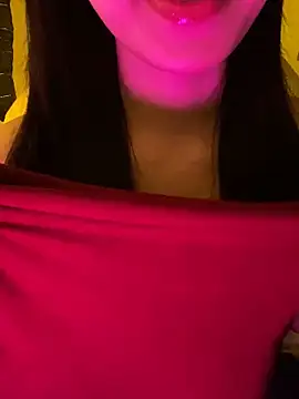 Изображение секс-шоу модели Uyennii02