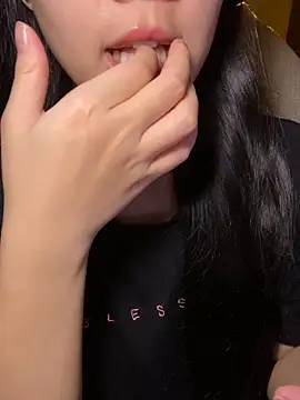 Изображение секс-шоу модели Uyennii02