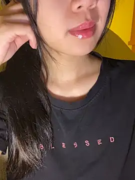 Изображение секс-шоу модели Uyennii02