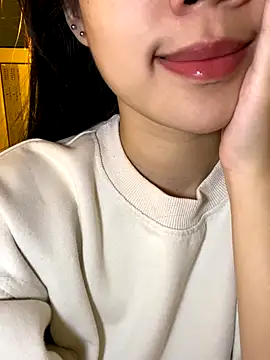 Изображение секс-шоу модели Uyennii02